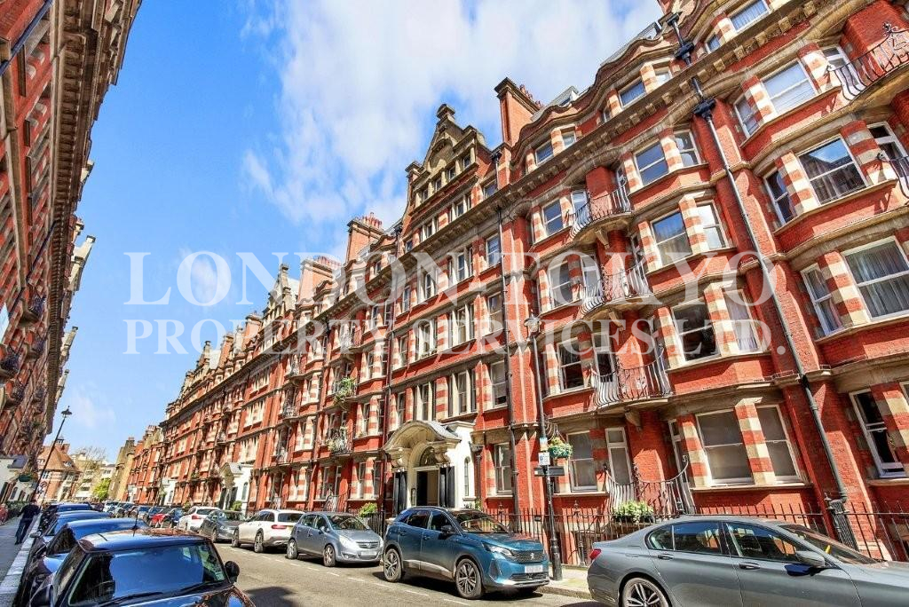 Clarence Gate Gardens, NW1 