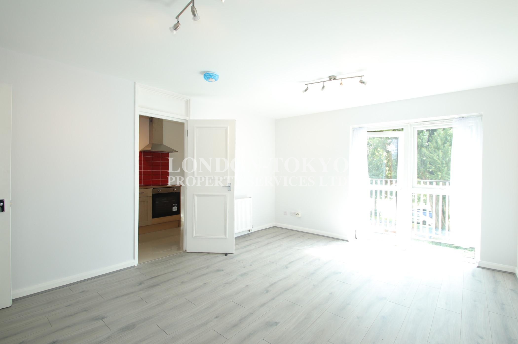  Springfield Close , N12 